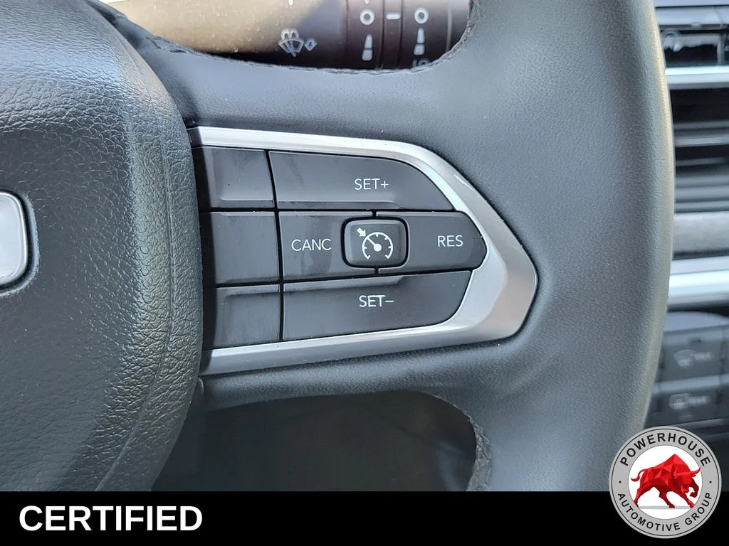 Used 2023 White Jeep Latitude Lux image 28