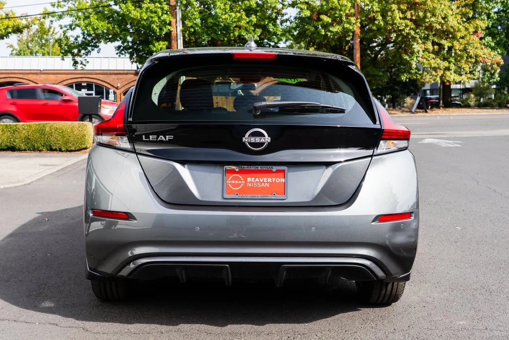 Used 2025 Gray Nissan S image 5