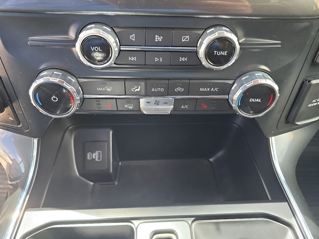 Used 2022 White Ford  image 26