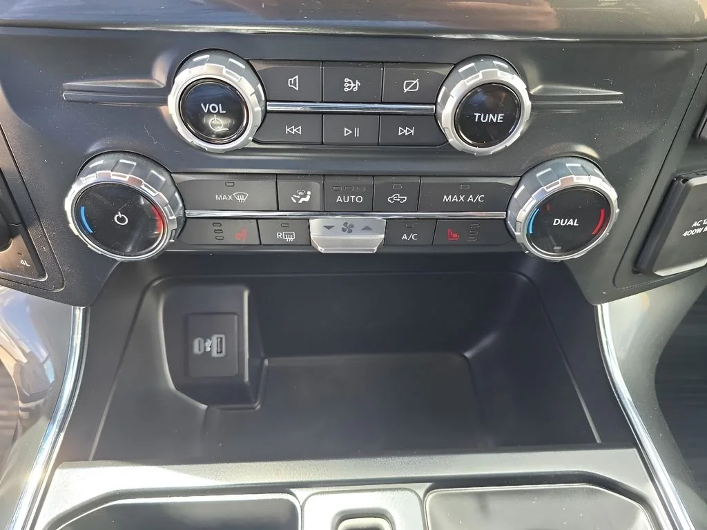 Used 2022 White Ford  image 26