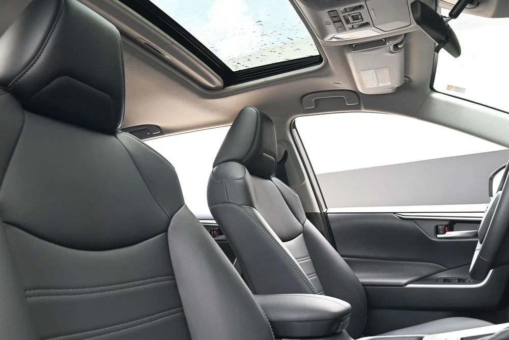 Used 2025 Silver Toyota XLE Premium image 16