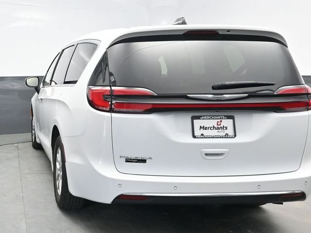 Used 2023 White Chrysler Touring L image 5