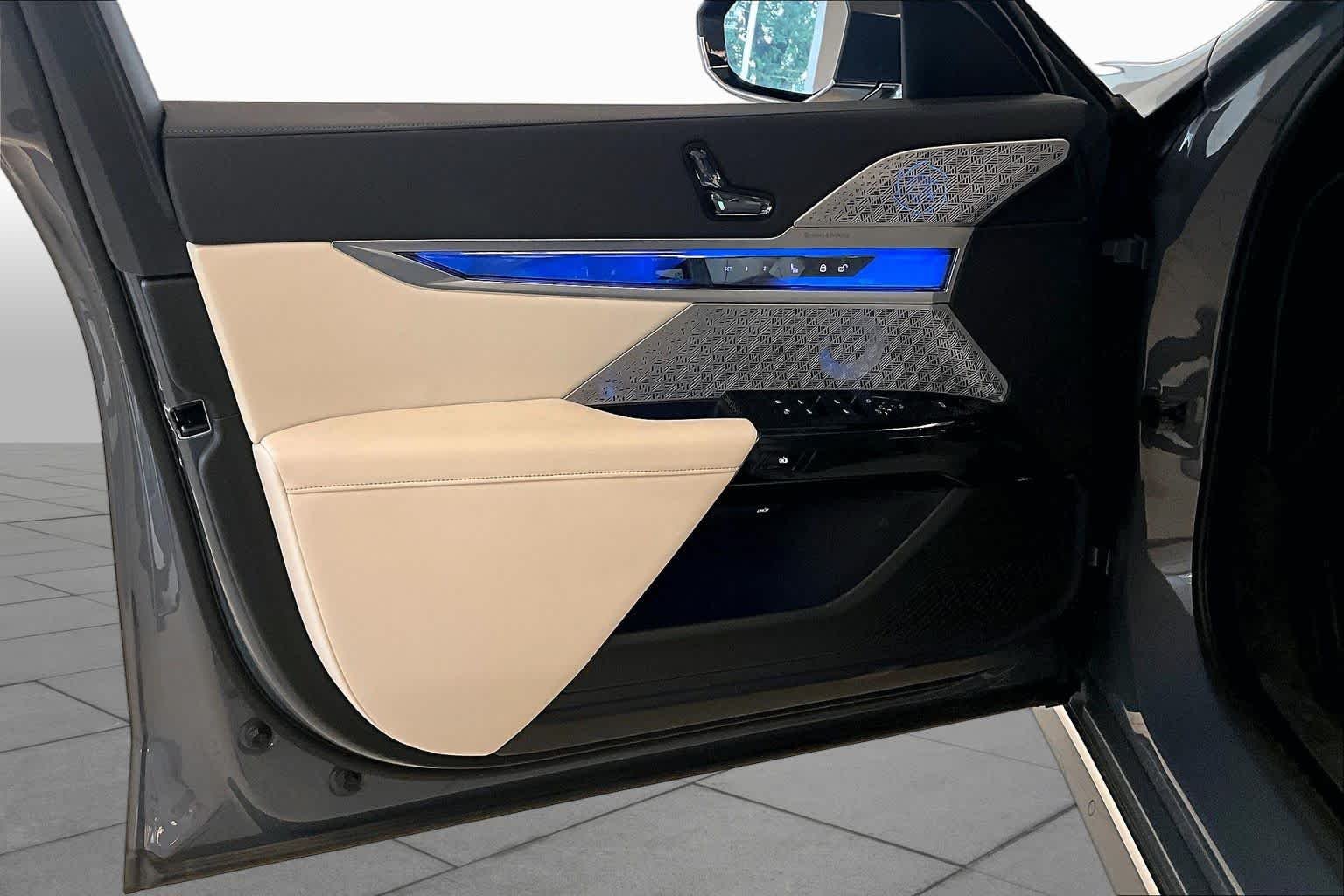 Used 2024 Sparkling Copper Metallic BMW xDrive60 image 20