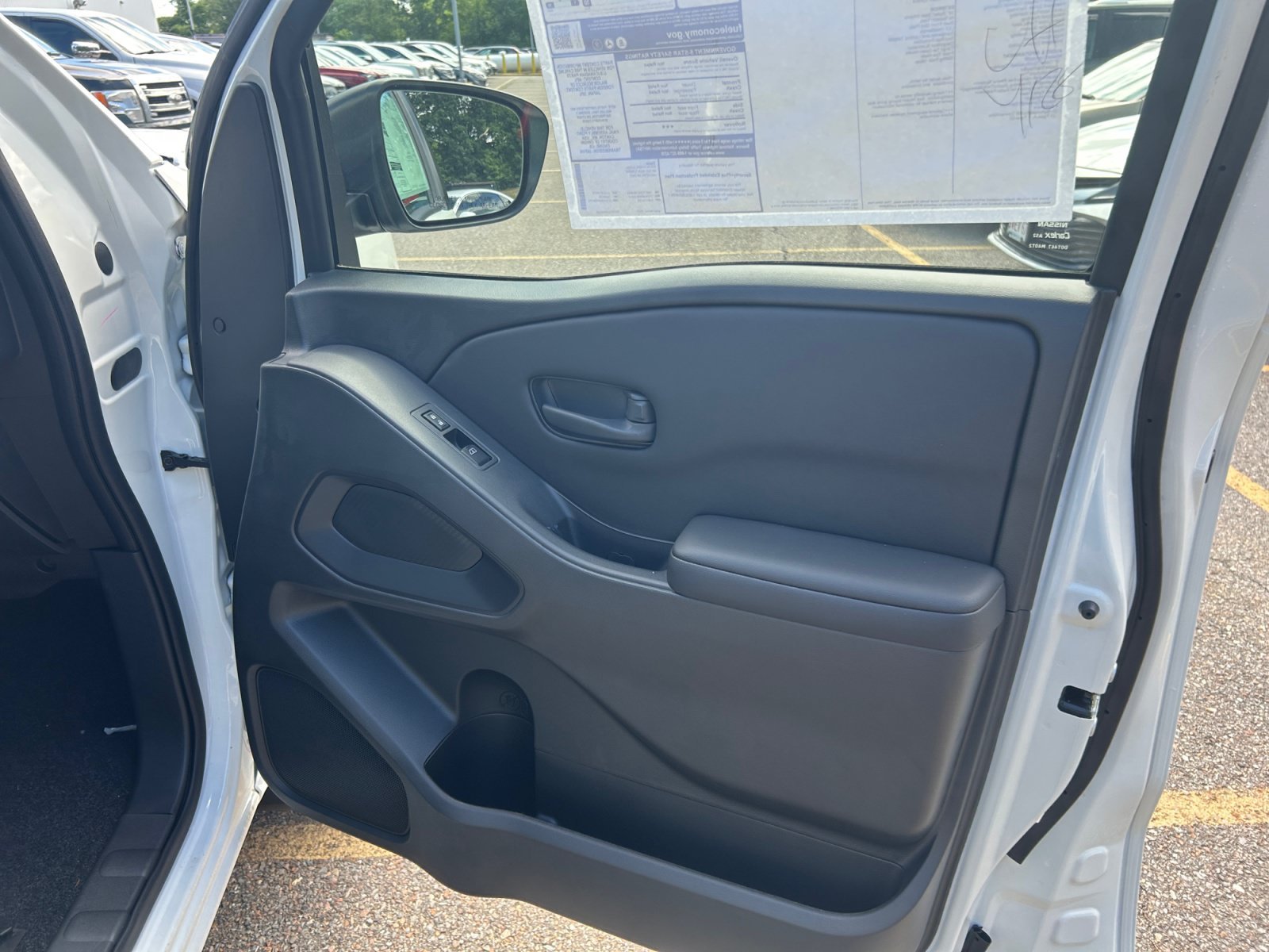 New 2026 Glacier White Nissan King Cab® S image 30