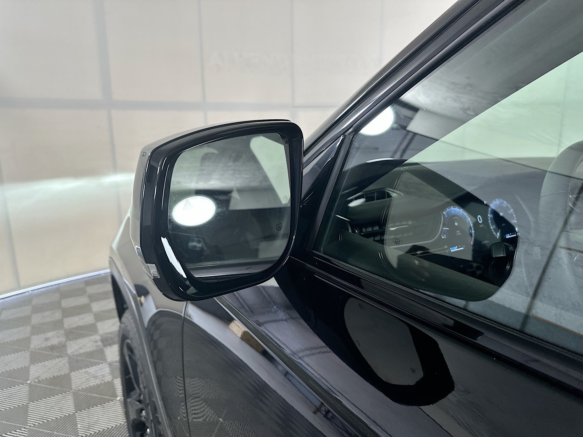 Used 2023 Diamond Black Crystal Pearlcoat Jeep Altitude image 10