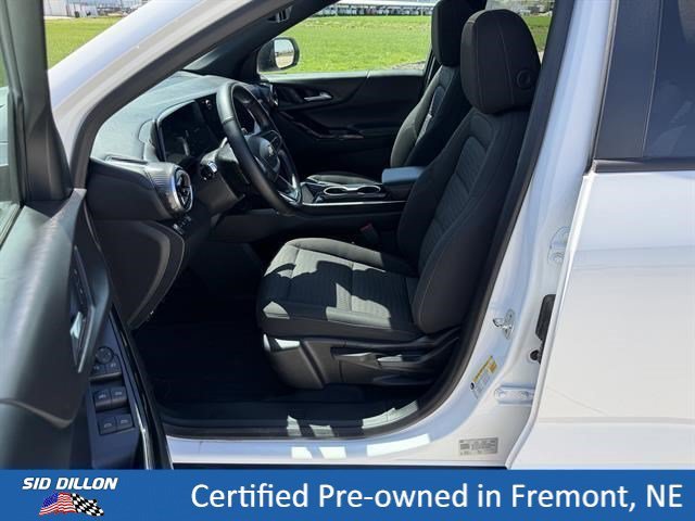 Used 2025 Summit White Chevrolet AWD LT image 8