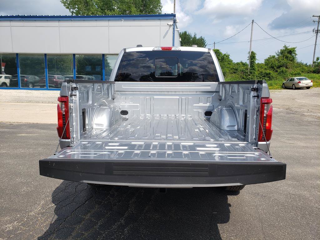New 2026 Iconic Silver Metallic Ford XLT image 3