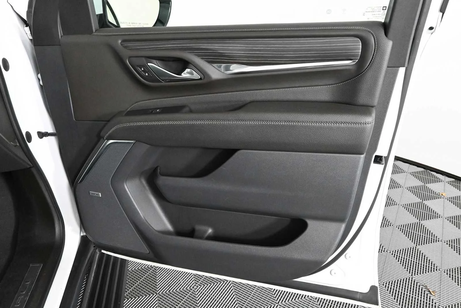 Used 2023 Summit White GMC Denali image 13