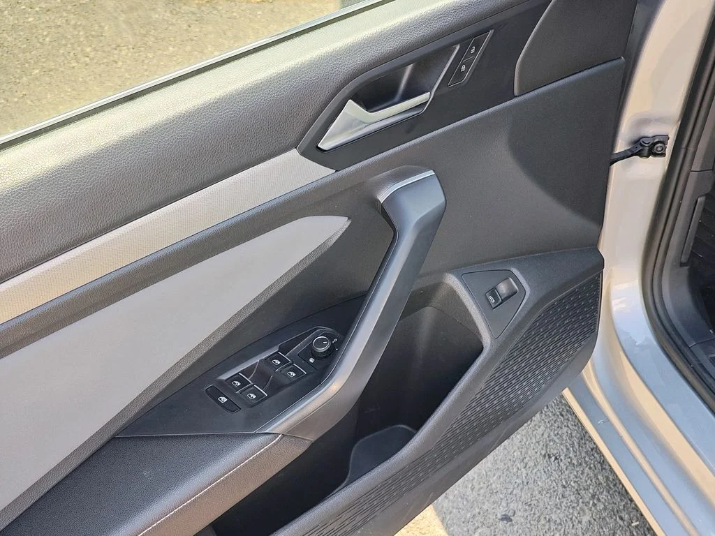 2025 Volkswagen Jetta SE - Photo 10