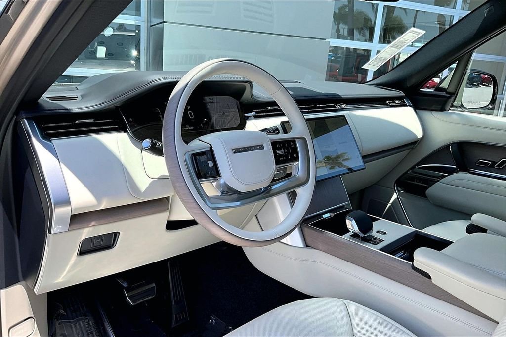 New 2026 BATUMI GOLD Land Rover SE 7 Seats image 6