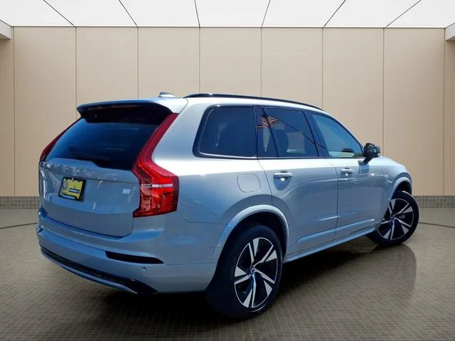 Used 2023  Volvo T8 Plus Dark Theme 7 Passenger image 8