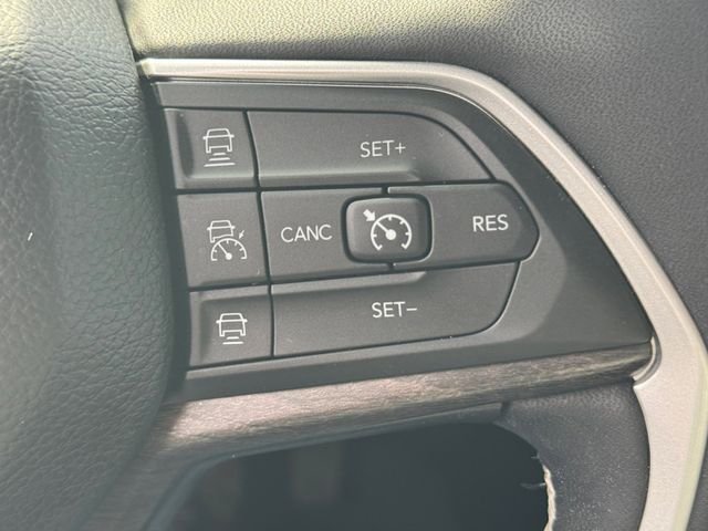 Used 2023 White Jeep Limited image 22