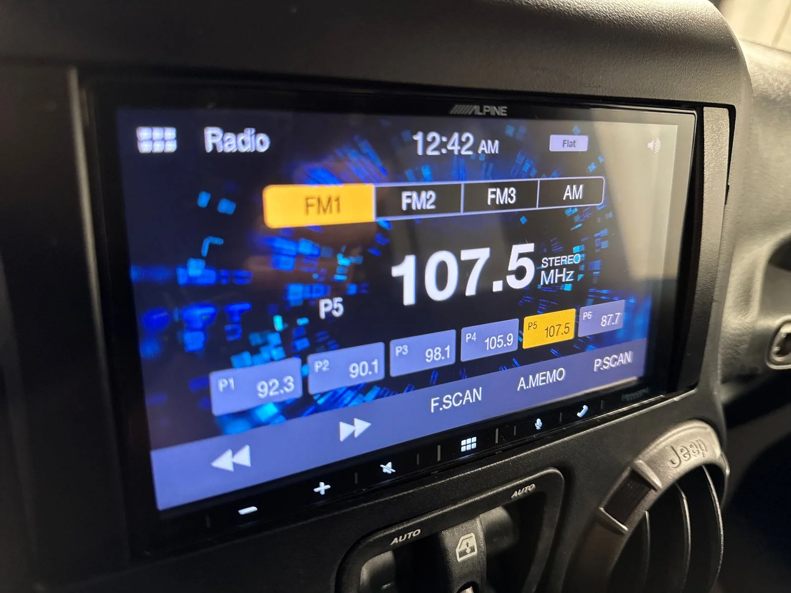 Used 2018 Bright White Clearcoat Jeep Unlimited Sport image 20