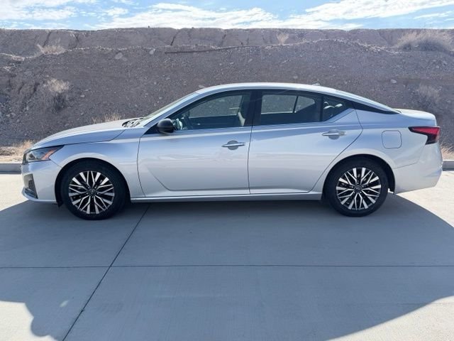 Used 2025 Silver Nissan 2.5 SV image 5