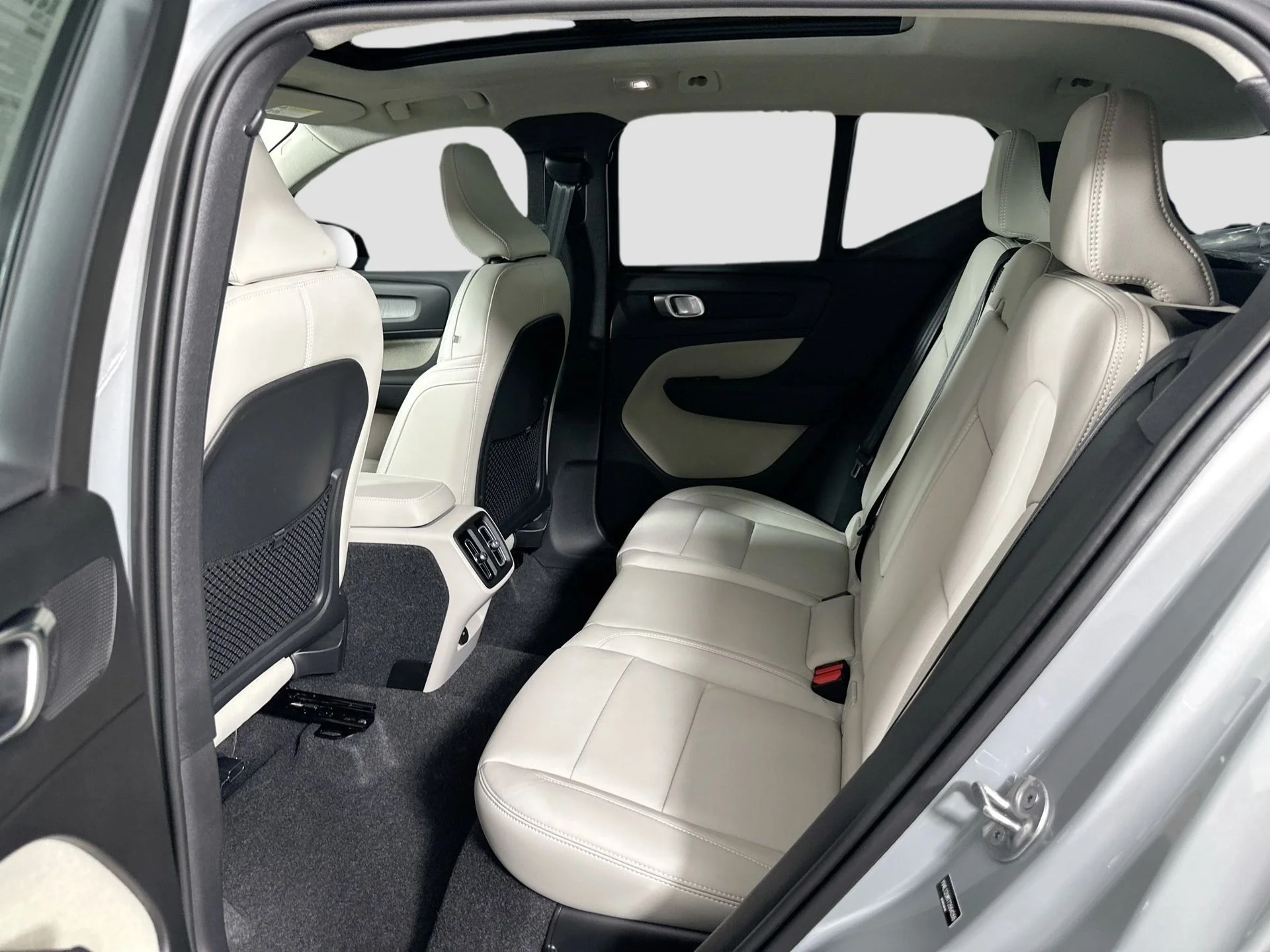 2026 Volvo XC40 Ultra - Photo 24