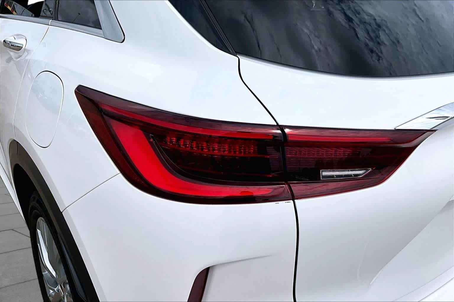 Used 2023 Lunar White INFINITI LUXE image 29