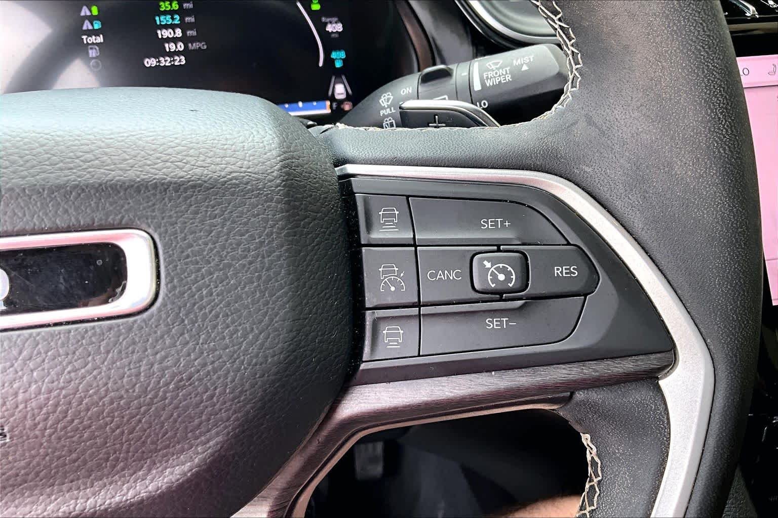 Used 2022 Diamond Black Crystal Pearlcoat Jeep  image 25