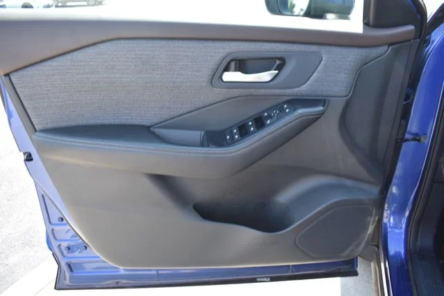 Used 2023 Blue Nissan SV image 9