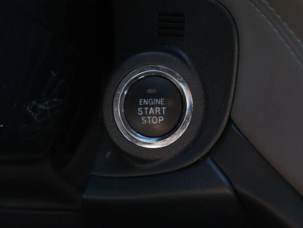 Used 2025 White Subaru Onyx Edition image 32