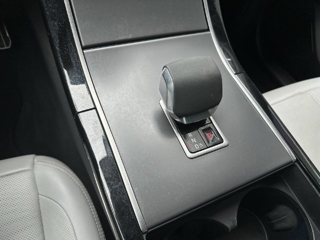 Used 2024 Gray Land Rover Dynamic SE image 21