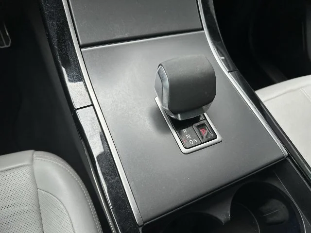Used 2024 Gray Land Rover Dynamic SE image 21