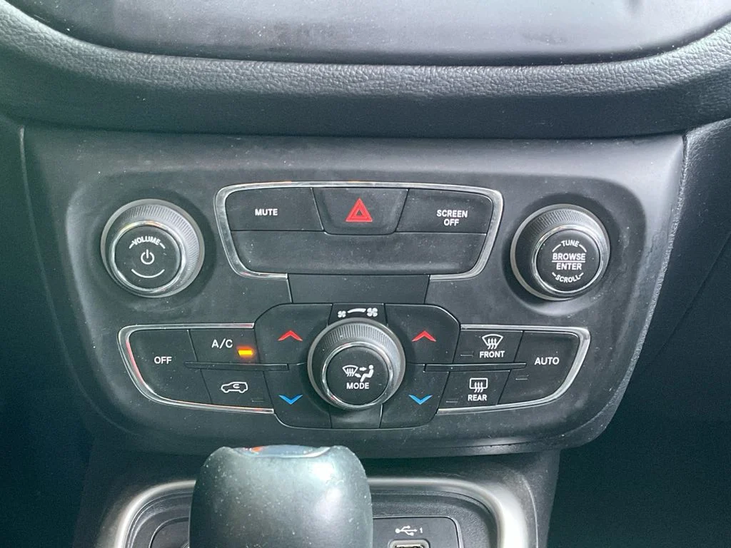 Used 2021 Black Jeep Latitude image 25