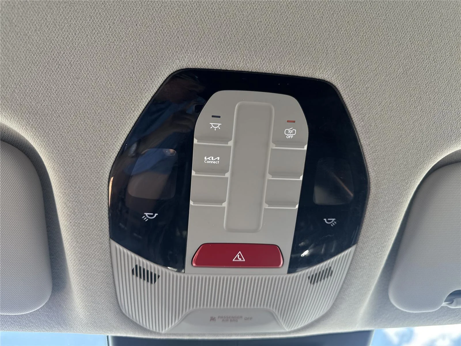 Used 2025 Snow White Pearl Kia LXS image 28