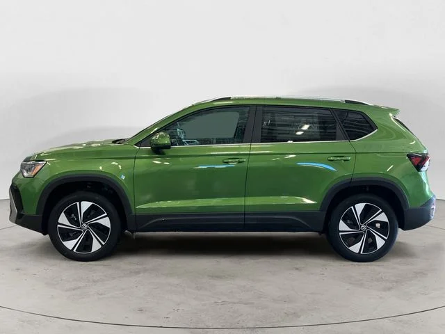 New 2026 Green Volkswagen 1.5T SE image 3