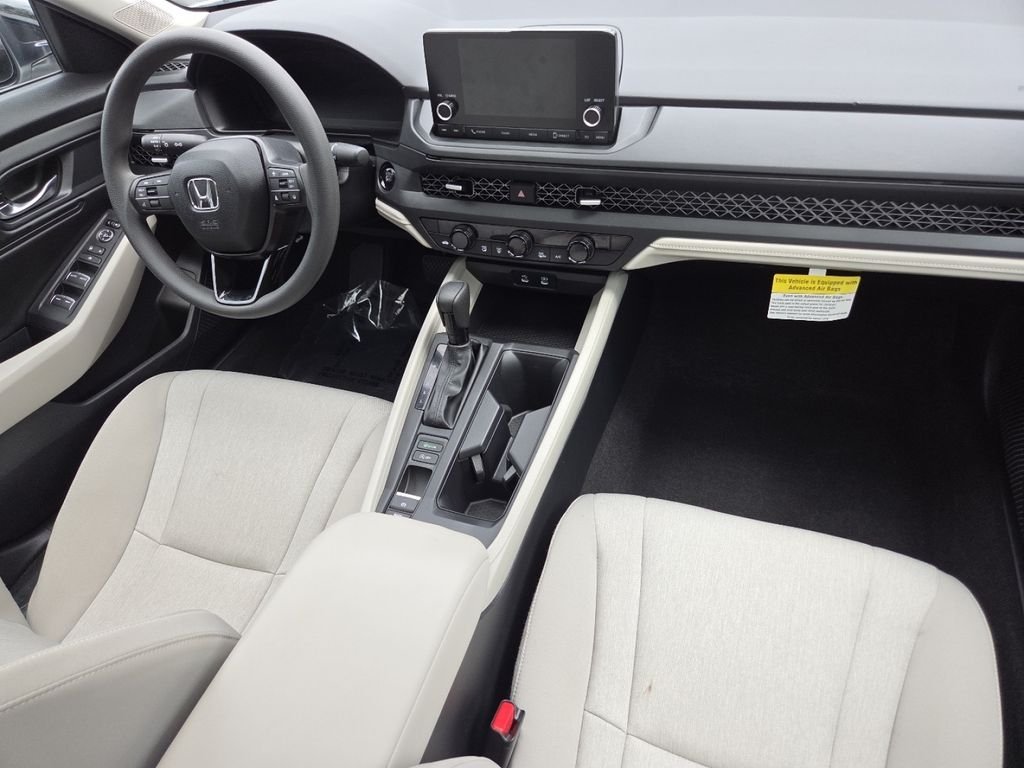 2025 Honda Accord SE - Photo 25
