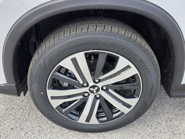 New 2026 White Mitsubishi 2.0 ES image 4