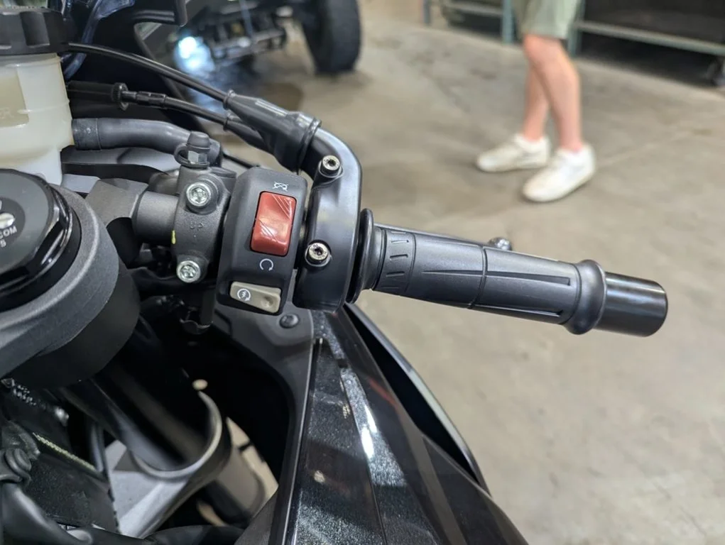 New 2027 Metallic Spark Black/Metallic Flat Spark Black Kawasaki ABS image 9