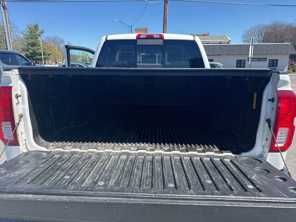Used 2018 IRIDESCENT PEARL TRICOAT Chevrolet LTZ image 17
