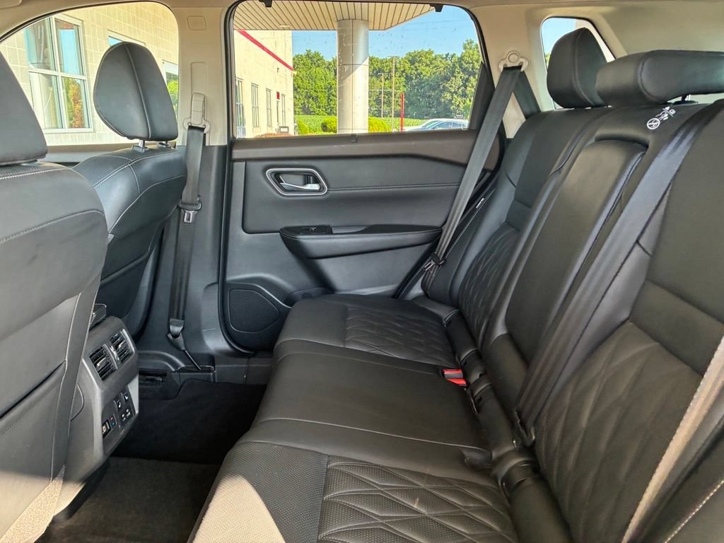 Used 2021 Gray Nissan Platinum image 11