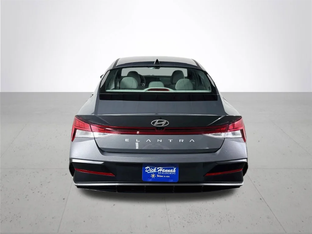 Used 2025 Gray Hyundai SEL Convenience image 7