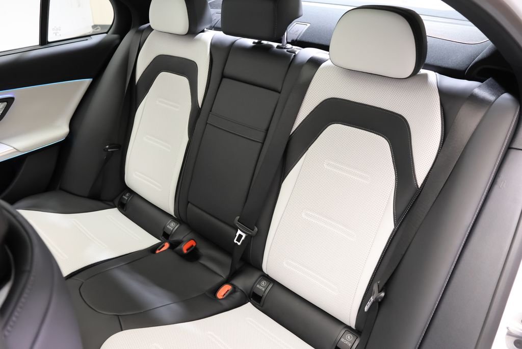 New 2027 MANUFAKTUR Moonlight White Magno Mercedes-Benz E 53 AMG® image 45