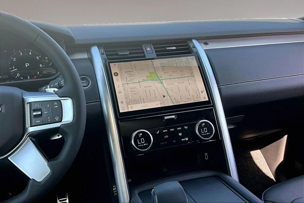 New 2026 Brown Land Rover Dynamic SE image 6