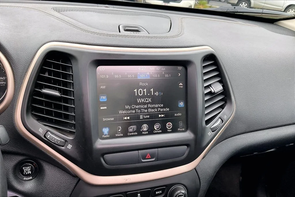 Used 2016 Gray Jeep Limited image 38