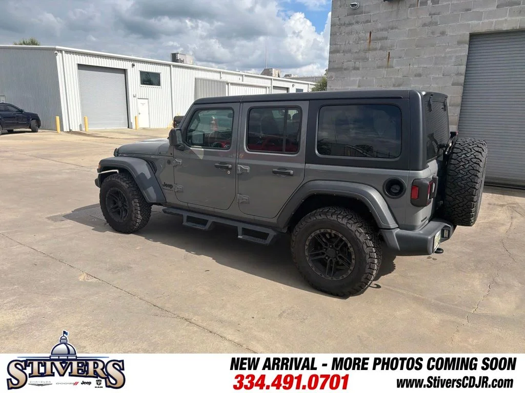 Used 2023 Gray Jeep Sport S image 6