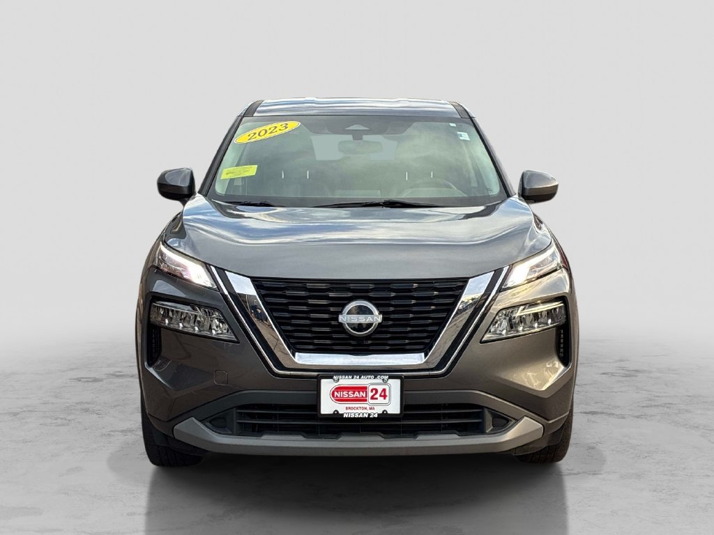 Used 2023 Gray Nissan SV image 2