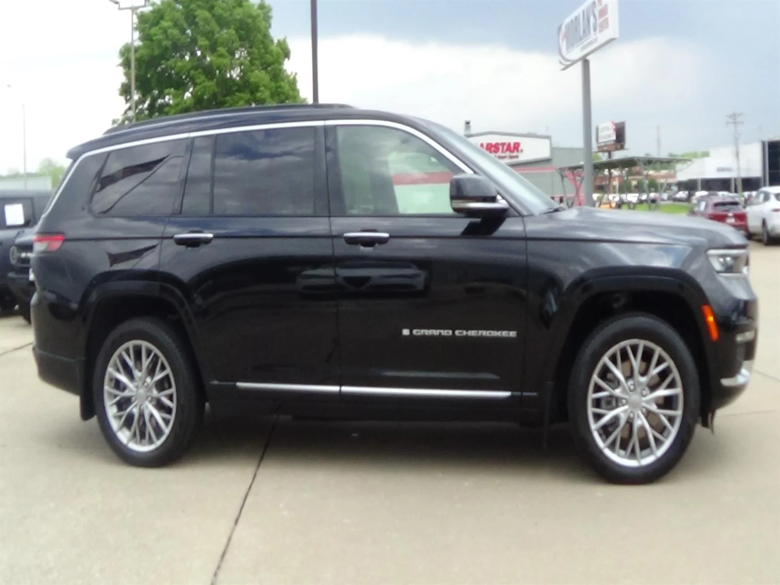Used 2025 Diamond Black Crystal Pearl Coat (pxj) Jeep Summit image 5