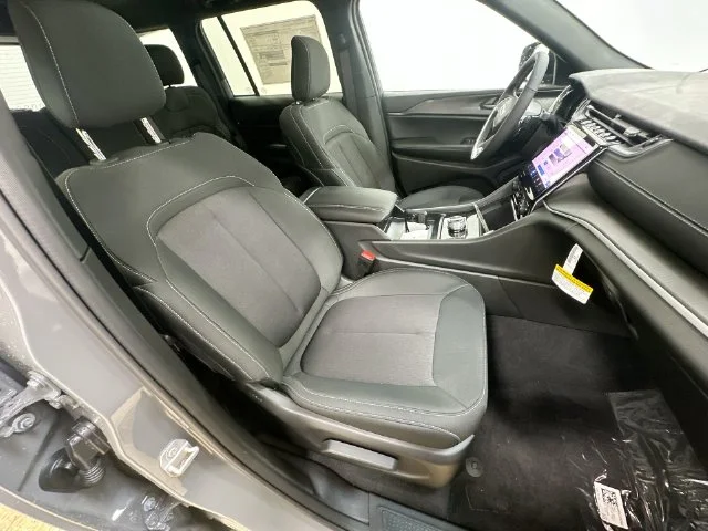 New 2027 Sting-Gray Clear-Coat Paint Jeep Laredo X image 34