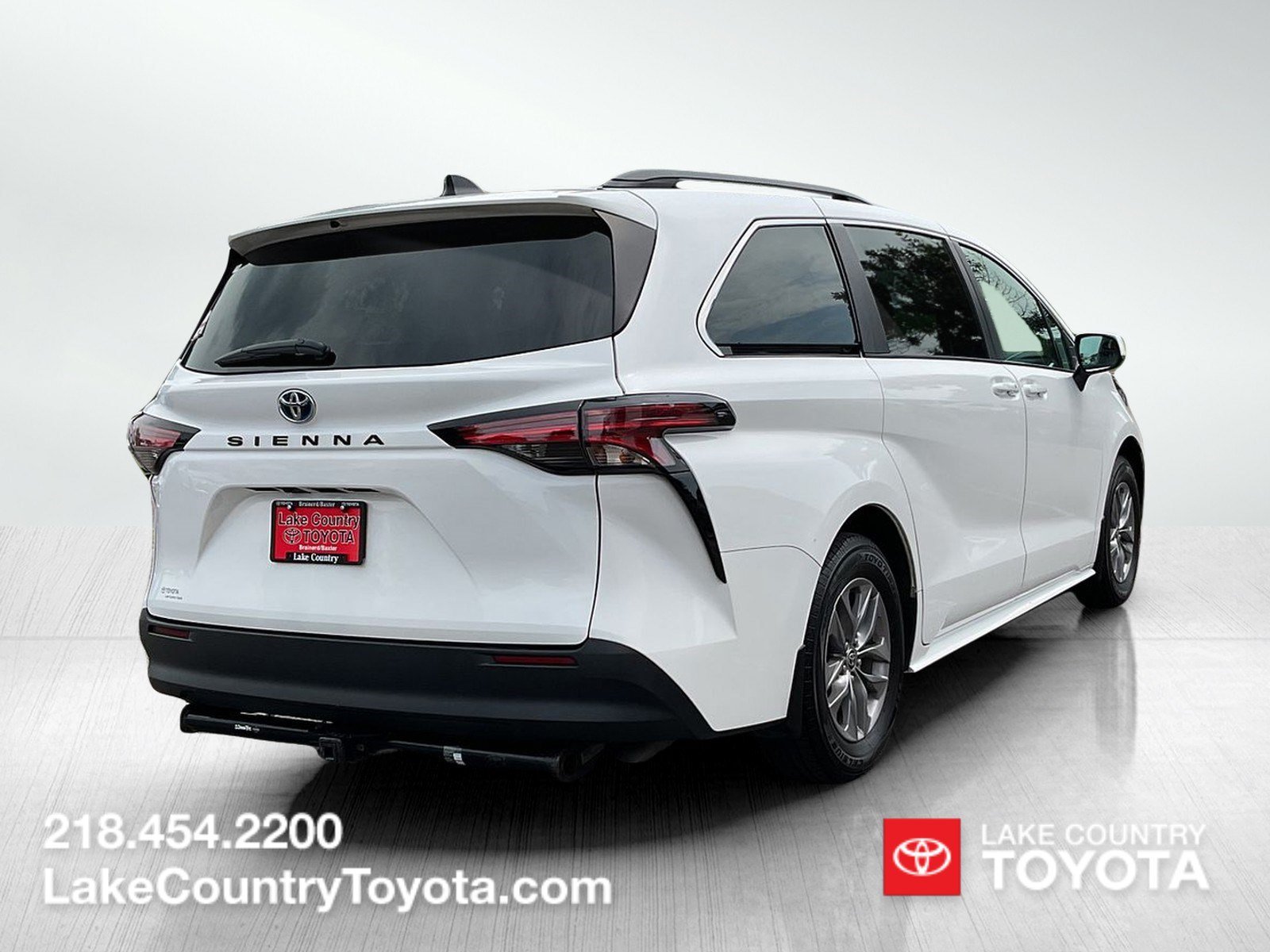 Used 2021 White Toyota LE image 5