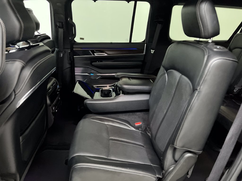 Used 2024 Black Jeep Base image 13