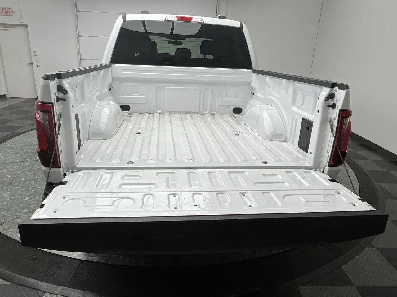 Used 2025 White Ford XLT image 27