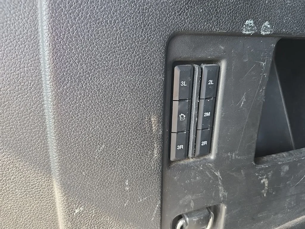 Used 2018 White Ford Limited image 24