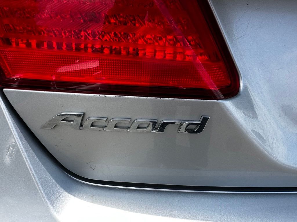 Used 2013 Alabaster Silver Metallic Honda LX image 9