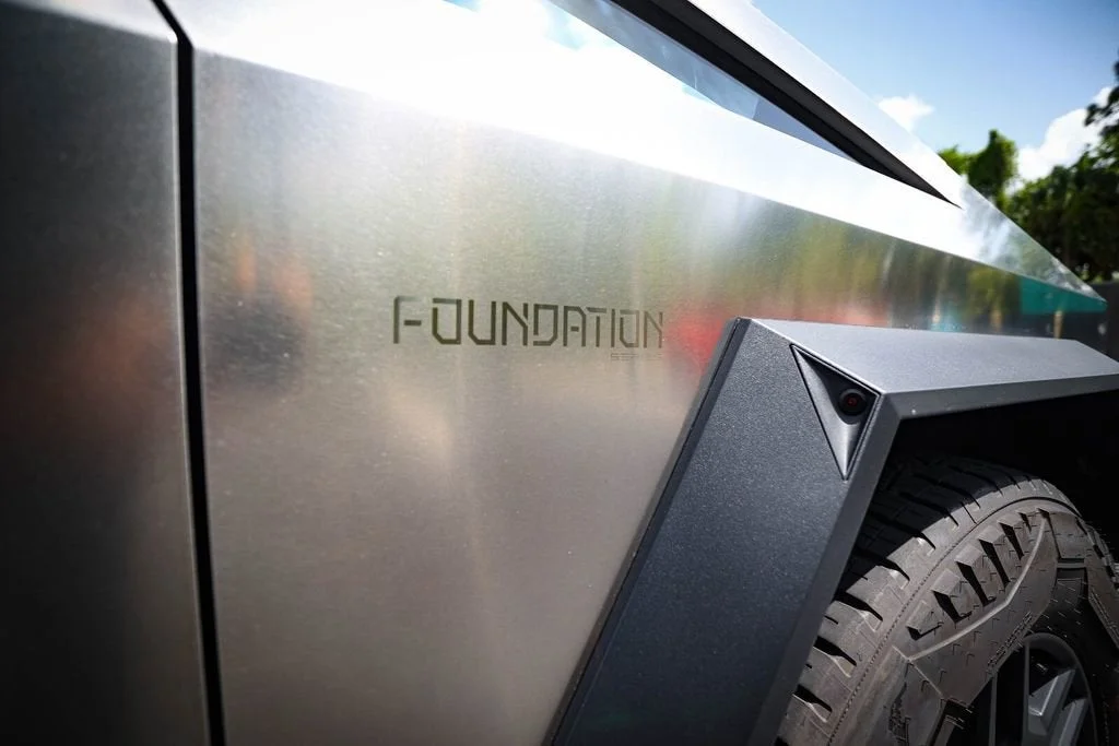 2024 Tesla Cybertruck Base - Photo 12