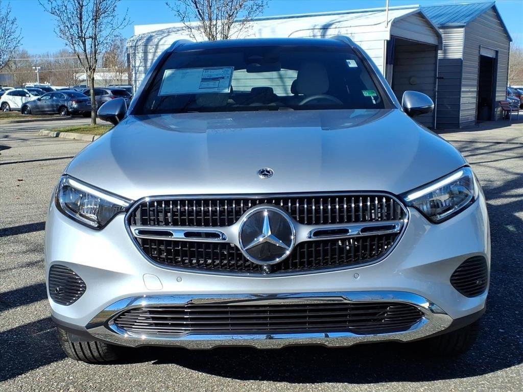 New 2026 SILVER Mercedes-Benz GLC 300 image 3