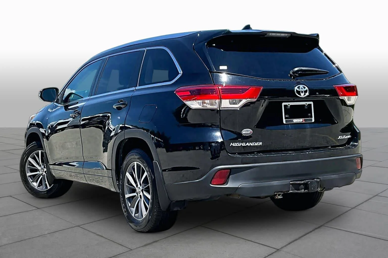 Used 2017 Midnight Black Metallic Toyota XLE image 12
