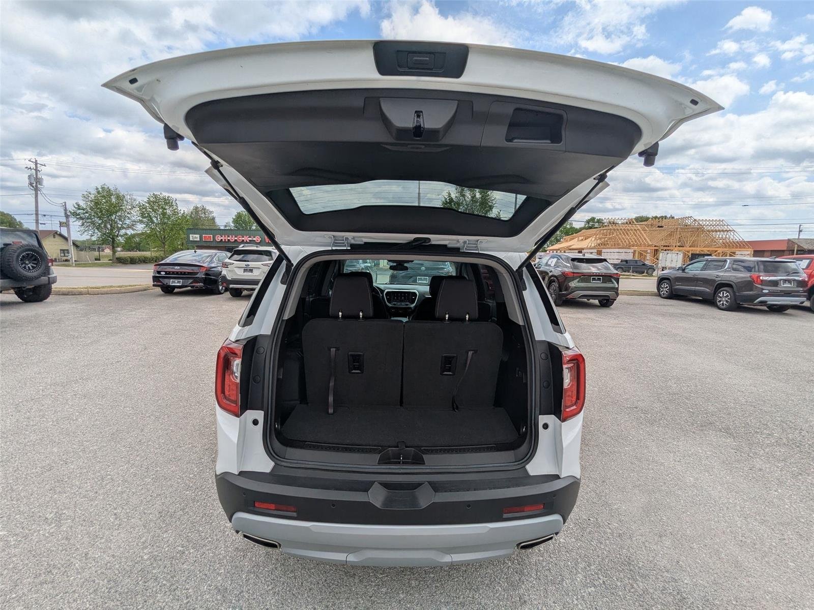 Used 2023 Summit White GMC SLE image 27